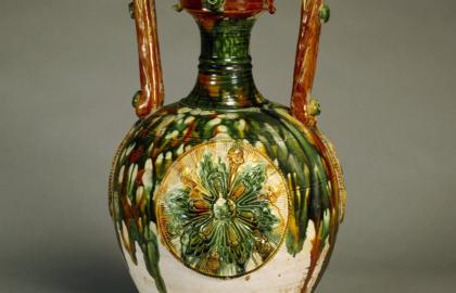 How to Match the Color of Your Handbag With an Outfit